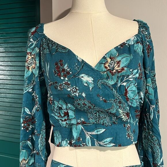 Band of the free NWT Celine Floral Blue Long top - large - Picture 3 of 5
